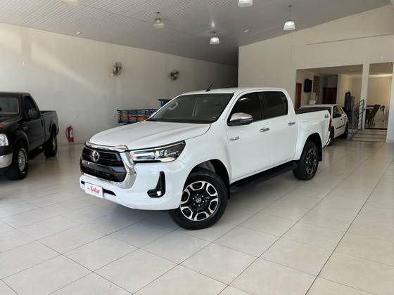 TOYOTA HILUX 2.8 D-4D TURBO DIESEL CD SRX 4X4 AUTOMÁTICO